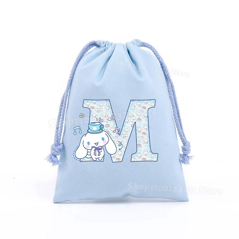 Simpatica borsa con coulisse per ragazza Cinnamoroll Sanrio Lettera Anime AZ Stampa portatile per bambini Kawaii Festa di compleanno Tasca a mano Giocattolo Custodia regalo