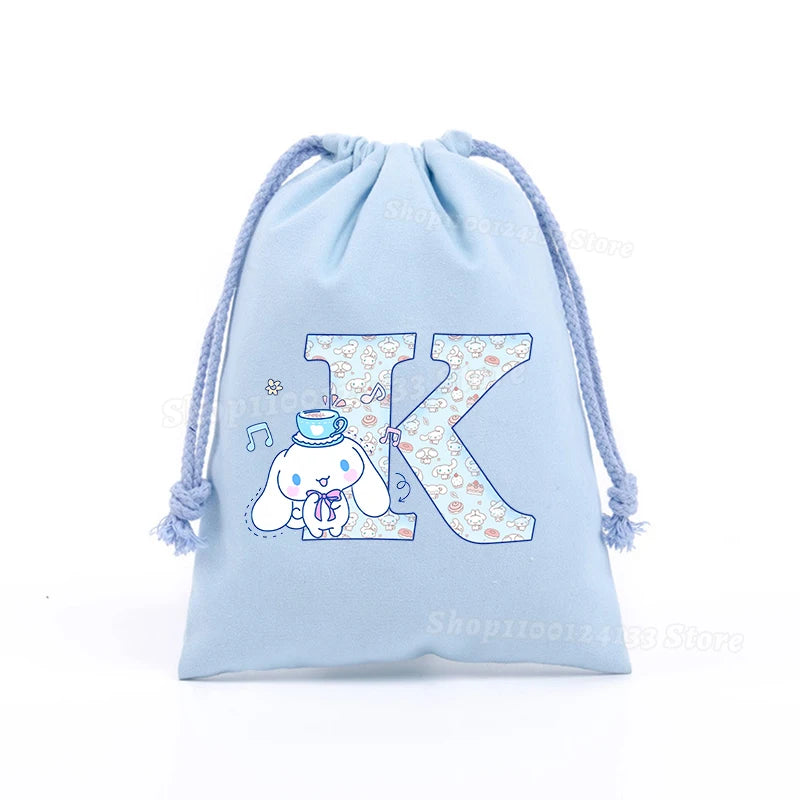 Simpatica borsa con coulisse per ragazza Cinnamoroll Sanrio Lettera Anime AZ Stampa portatile per bambini Kawaii Festa di compleanno Tasca a mano Giocattolo Custodia regalo