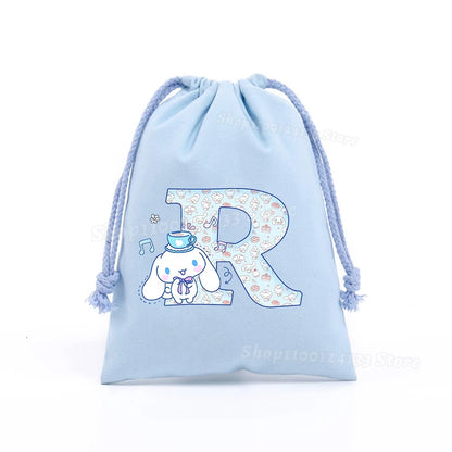 Simpatica borsa con coulisse per ragazza Cinnamoroll Sanrio Lettera Anime AZ Stampa portatile per bambini Kawaii Festa di compleanno Tasca a mano Giocattolo Custodia regalo
