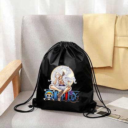 Borsa sportiva pieghevole portatile con coulisse nera per ragazzi, ispirata all'anime One Piece, con doppia tracolla, per palestra e tempo libero.
