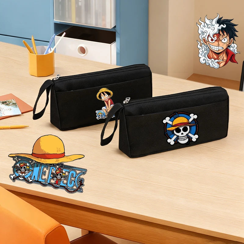 Astuccio per matite One Piece per ragazzi, a doppio strato, portatile, in tessuto Oxford, semplice, carino, con personaggi dei videogiochi, grande capacità, in tela, per bambini, anime