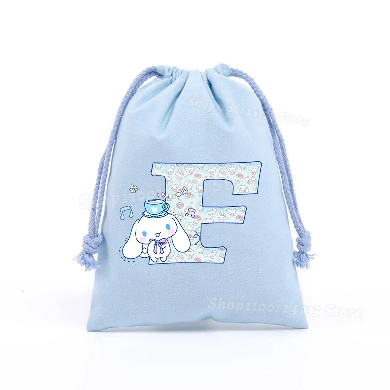 Simpatica borsa con coulisse per ragazza Cinnamoroll Sanrio Lettera Anime AZ Stampa portatile per bambini Kawaii Festa di compleanno Tasca a mano Giocattolo Custodia regalo