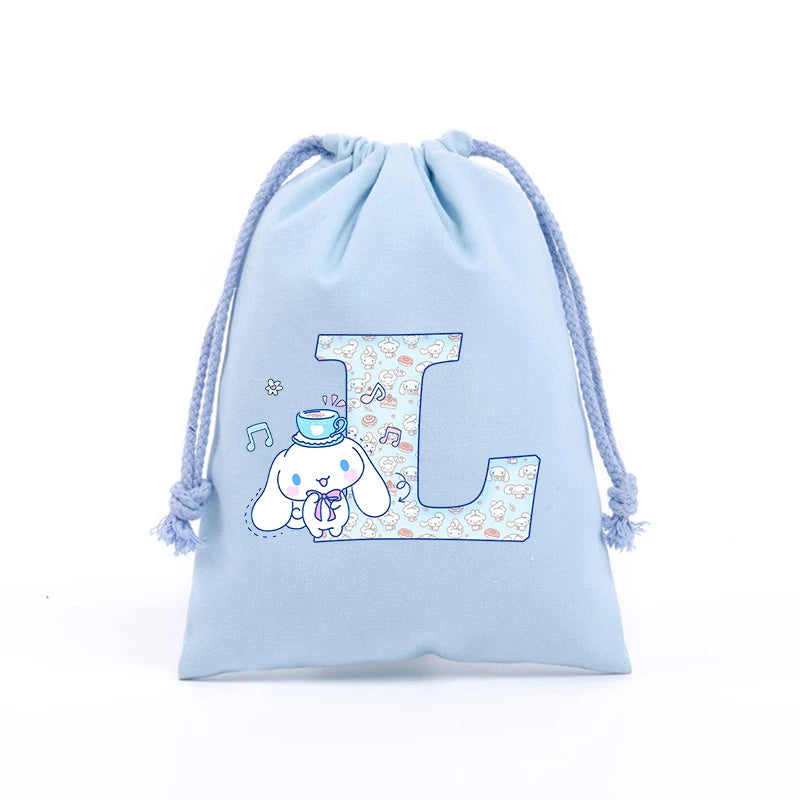 Simpatica borsa con coulisse per ragazza Cinnamoroll Sanrio Lettera Anime AZ Stampa portatile per bambini Kawaii Festa di compleanno Tasca a mano Giocattolo Custodia regalo