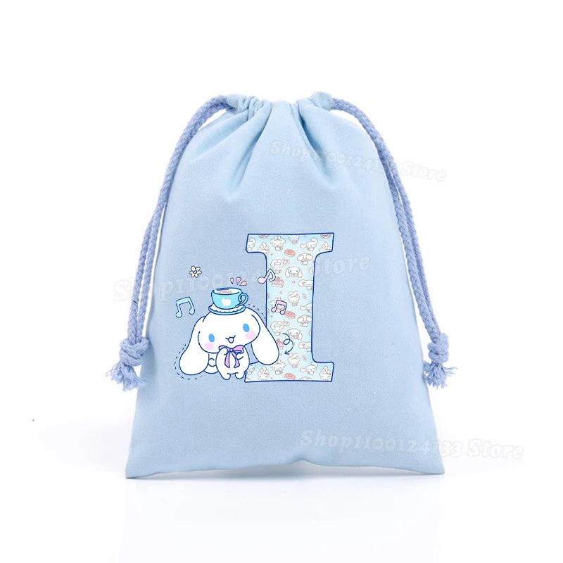 Simpatica borsa con coulisse per ragazza Cinnamoroll Sanrio Lettera Anime AZ Stampa portatile per bambini Kawaii Festa di compleanno Tasca a mano Giocattolo Custodia regalo