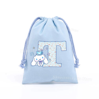 Simpatica borsa con coulisse per ragazza Cinnamoroll Sanrio Lettera Anime AZ Stampa portatile per bambini Kawaii Festa di compleanno Tasca a mano Giocattolo Custodia regalo