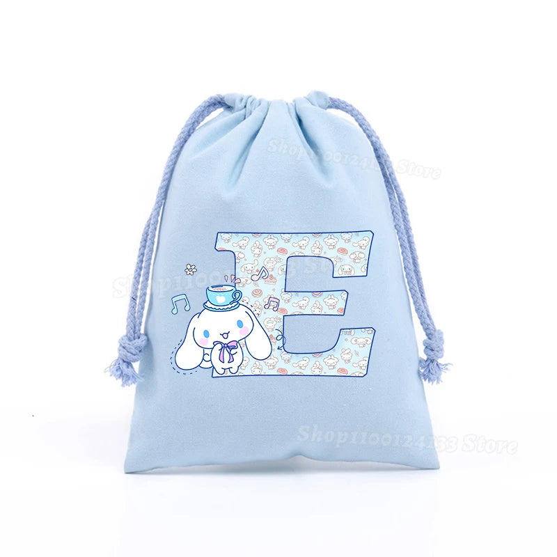 Simpatica borsa con coulisse per ragazza Cinnamoroll Sanrio Lettera Anime AZ Stampa portatile per bambini Kawaii Festa di compleanno Tasca a mano Giocattolo Custodia regalo