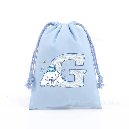 Simpatica borsa con coulisse per ragazza Cinnamoroll Sanrio Lettera Anime AZ Stampa portatile per bambini Kawaii Festa di compleanno Tasca a mano Giocattolo Custodia regalo