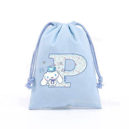 Simpatica borsa con coulisse per ragazza Cinnamoroll Sanrio Lettera Anime AZ Stampa portatile per bambini Kawaii Festa di compleanno Tasca a mano Giocattolo Custodia regalo
