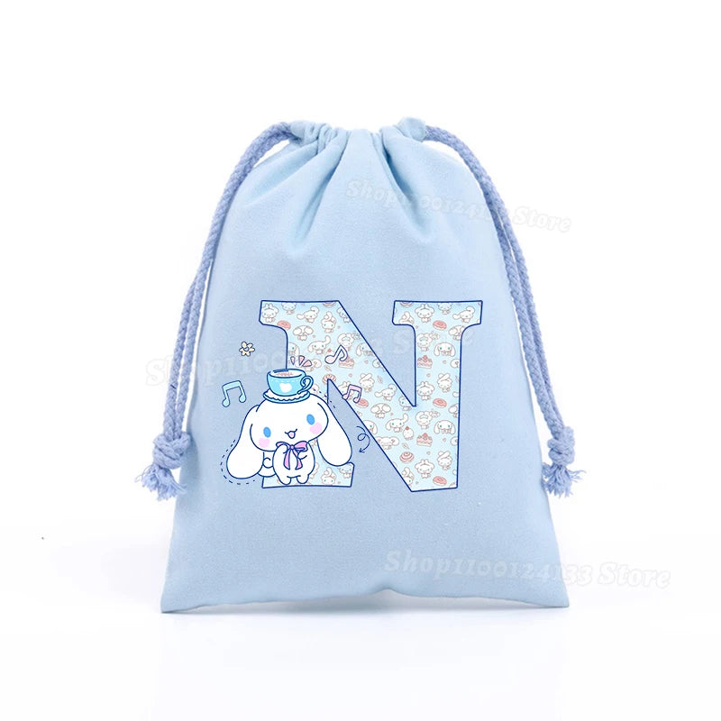 Simpatica borsa con coulisse per ragazza Cinnamoroll Sanrio Lettera Anime AZ Stampa portatile per bambini Kawaii Festa di compleanno Tasca a mano Giocattolo Custodia regalo