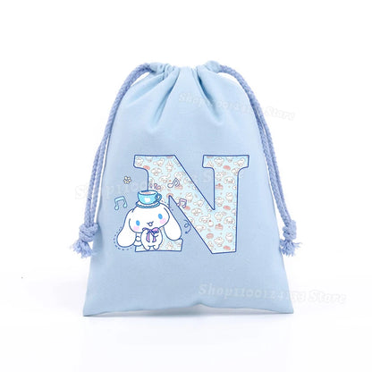 Simpatica borsa con coulisse per ragazza Cinnamoroll Sanrio Lettera Anime AZ Stampa portatile per bambini Kawaii Festa di compleanno Tasca a mano Giocattolo Custodia regalo