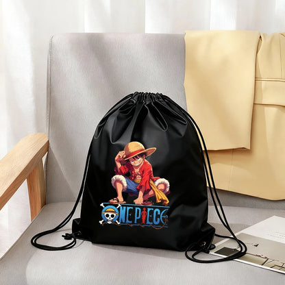 Borsa sportiva pieghevole portatile con coulisse nera per ragazzi, ispirata all'anime One Piece, con doppia tracolla, per palestra e tempo libero.