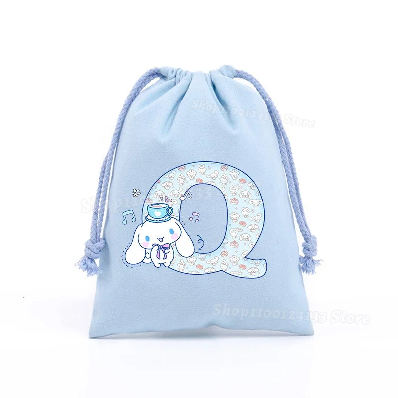 Simpatica borsa con coulisse per ragazza Cinnamoroll Sanrio Lettera Anime AZ Stampa portatile per bambini Kawaii Festa di compleanno Tasca a mano Giocattolo Custodia regalo